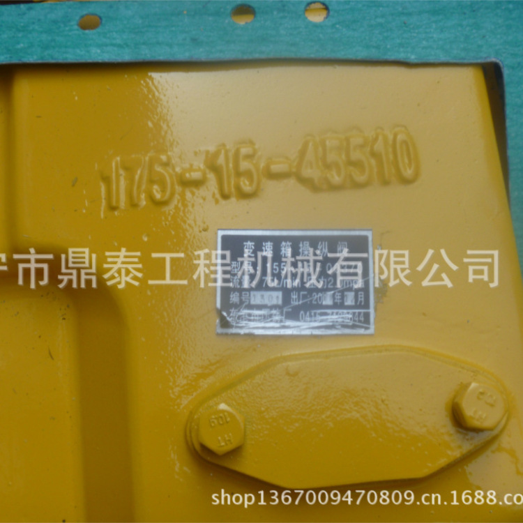 供应大型工程机械配件山推SD32推土机变速控制阀175-15-45510