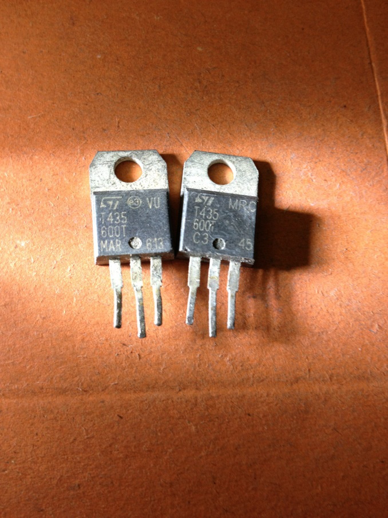 专营三极管批发T435-600T T435-600W仪器测试 质量稳定