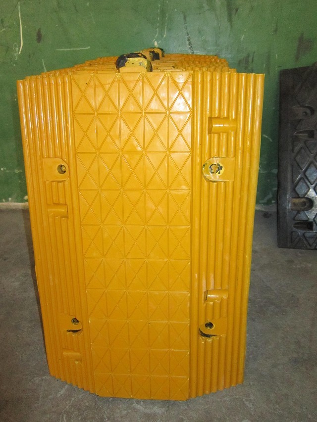 橡胶减速板 50*35*5cm 小米字型减速带 小区地库用减速板 减速垫