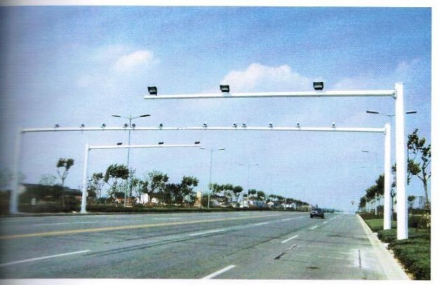 道路交通监控杆厂家生产八角悬臂信号灯杆 监控立杆 低价格出售