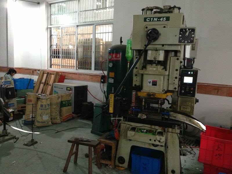 供应五金厂家冲压件 三防灯配件 搭扣 安装板 加工 精密五金加工