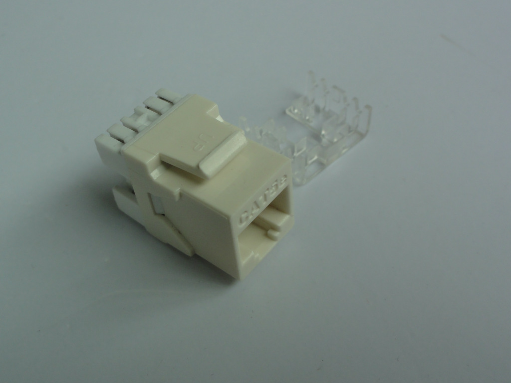 供应德特威勒款超五类非屏蔽网络模块 短体180度网络模块