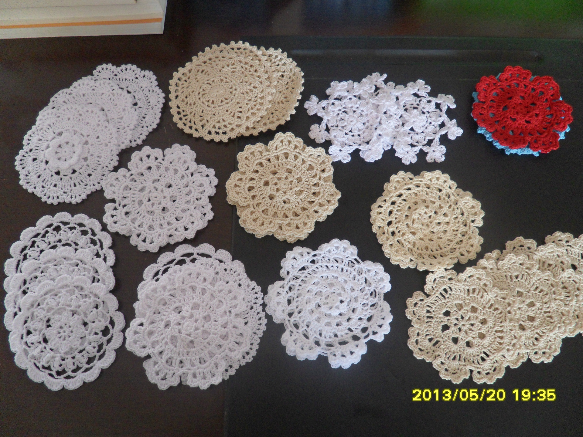 山东日照手钩花直供。样式新花样多，可来图来样定做。