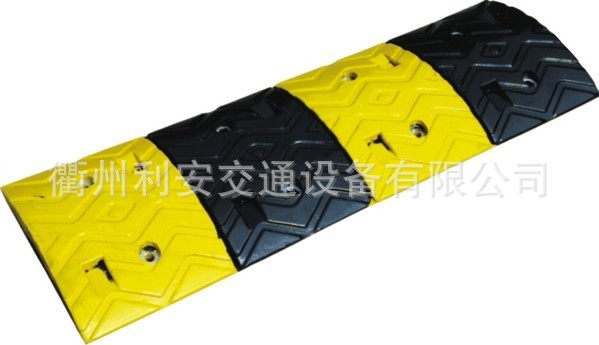 供应优质橡胶减速带320*1000*50mm