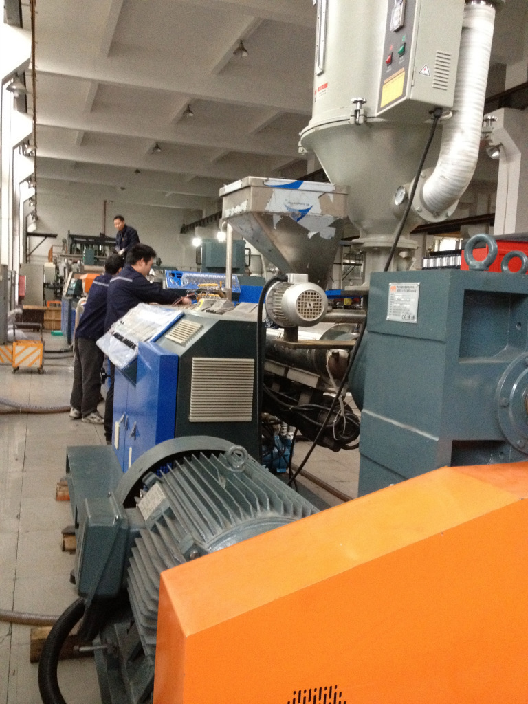 POM厚板挤出机 厂家直销挤出机 优质挤出机设备