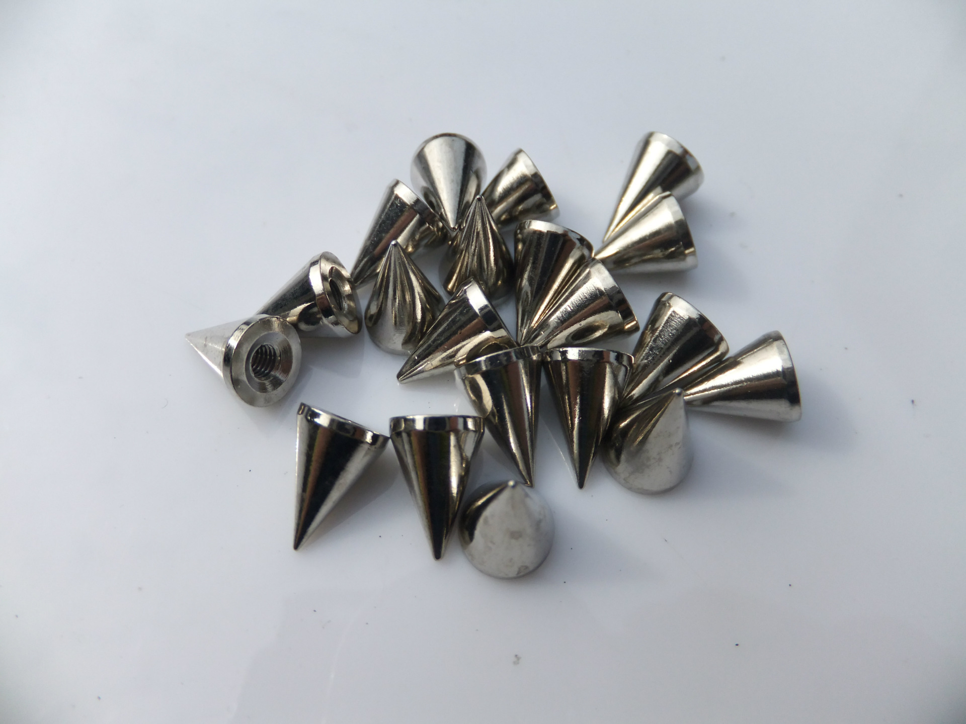 10x13mm 铜尖钉 尖头铆钉 尖钉 电镀 白叻 diy服饰 箱包 饰品