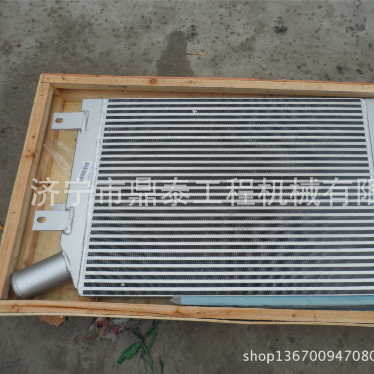 进口挖掘机配件 PC220-挖掘机7散热器（水箱 ）206-03-71111