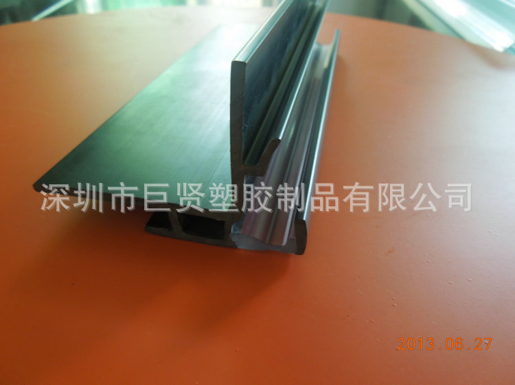 批发生产深圳 PVC双色共挤型材