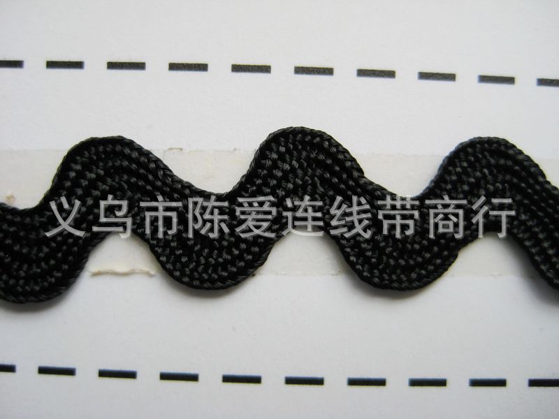 검은색