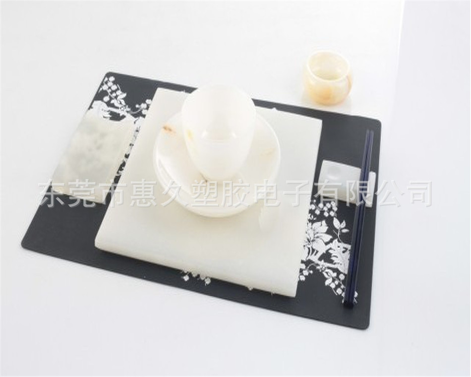 东莞硅胶餐桌垫厂 批发糖果色方形餐桌垫 创意新款隔热餐桌垫