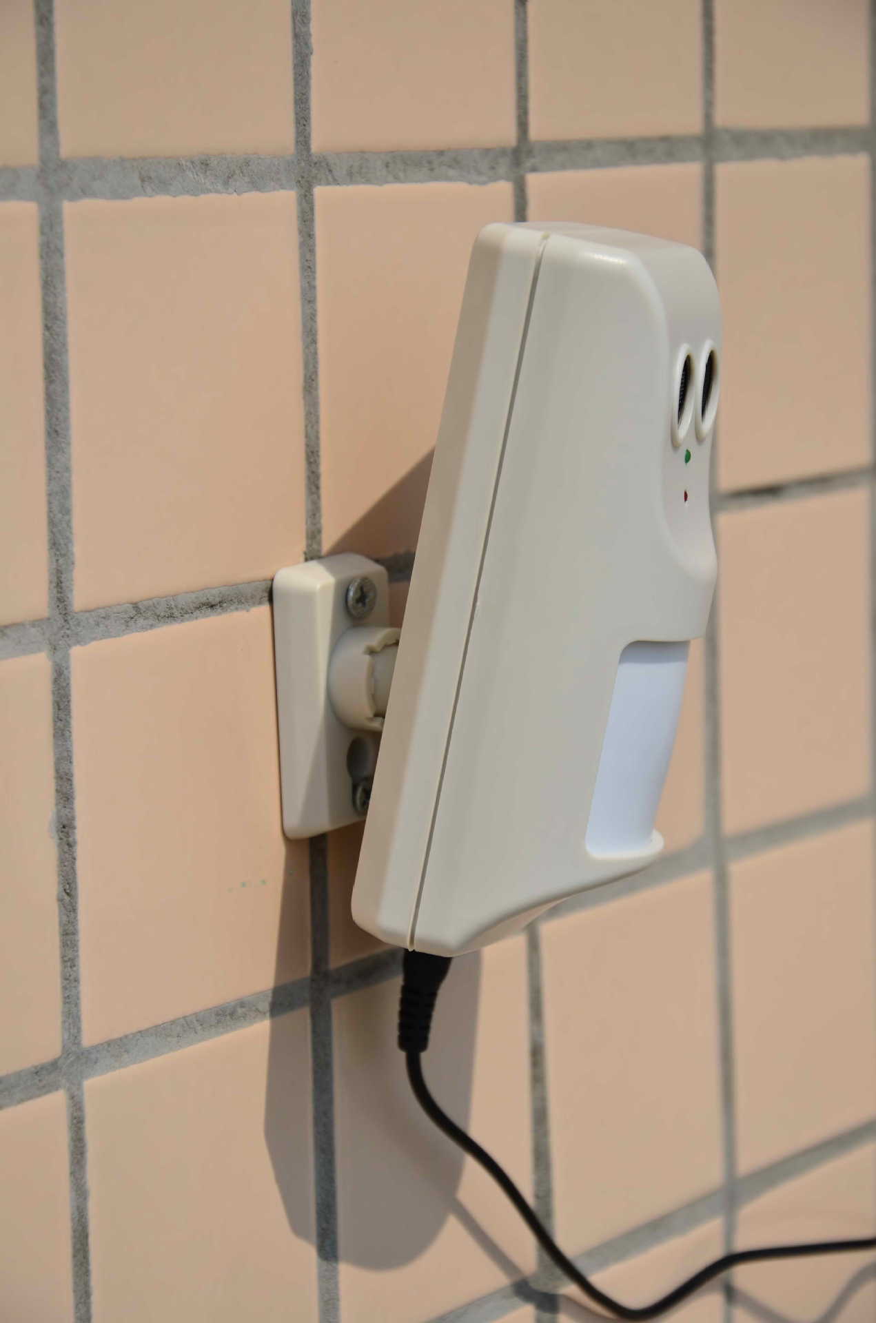 2021 Ultrasonic Wall Mounted Auto Infrared Sensor Drive Cats Dogs Pets