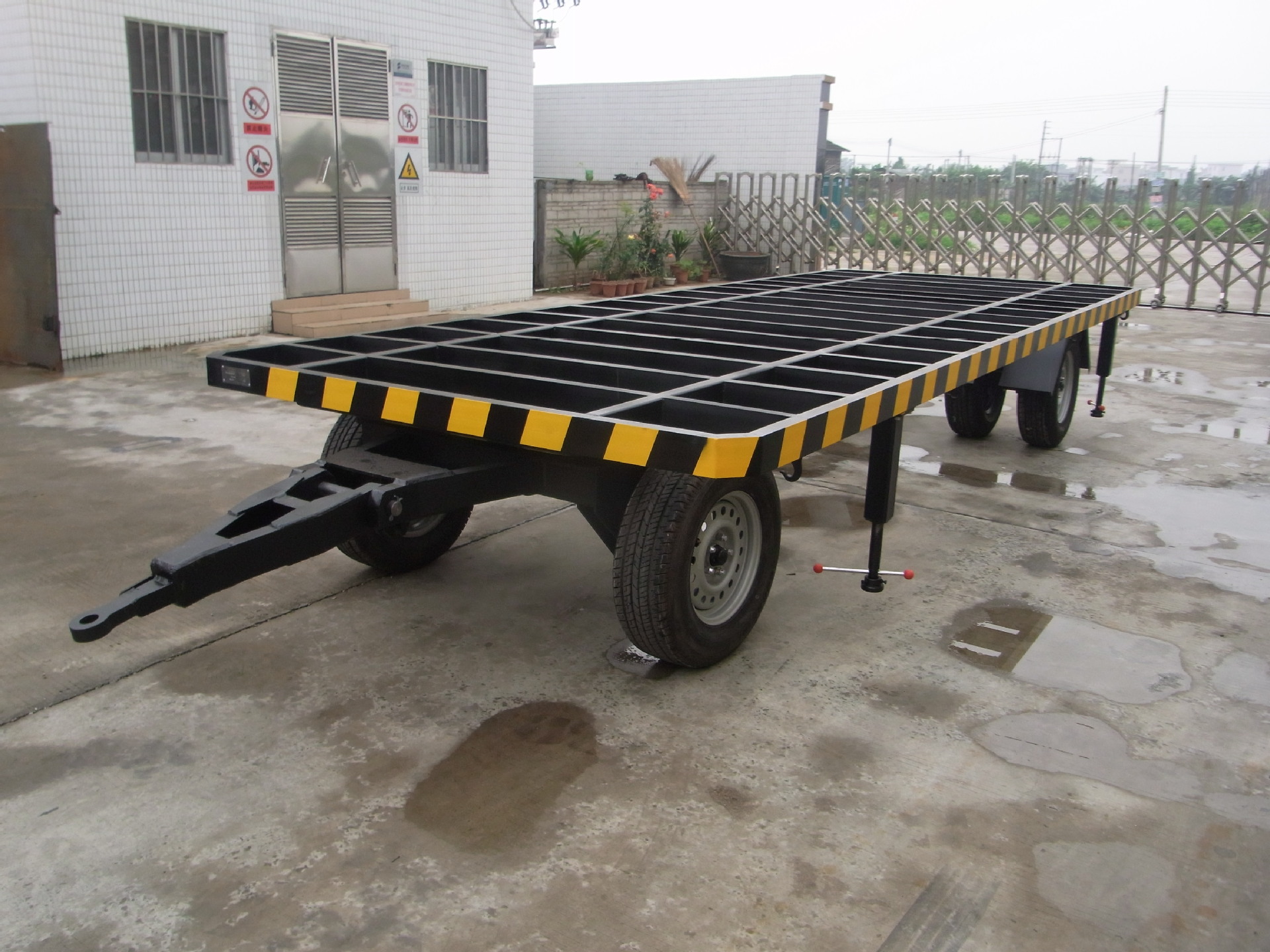 广东5T带支腿空气胎平板拖车 平板拖挂车厂家直销