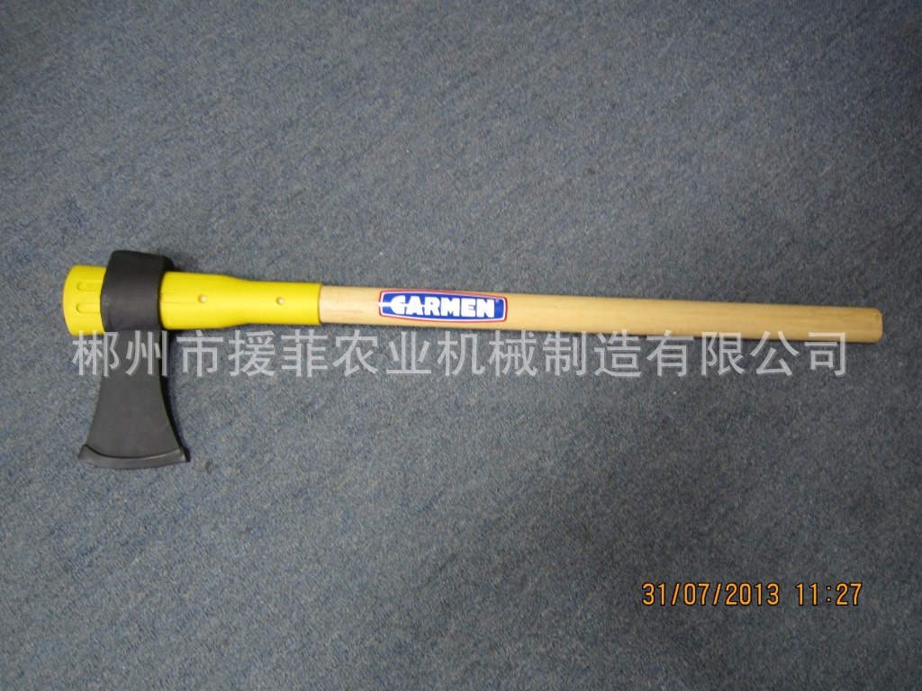 出口南非锻打大孔斧头，带柄大孔斧头P401辊锻   红色钢镐