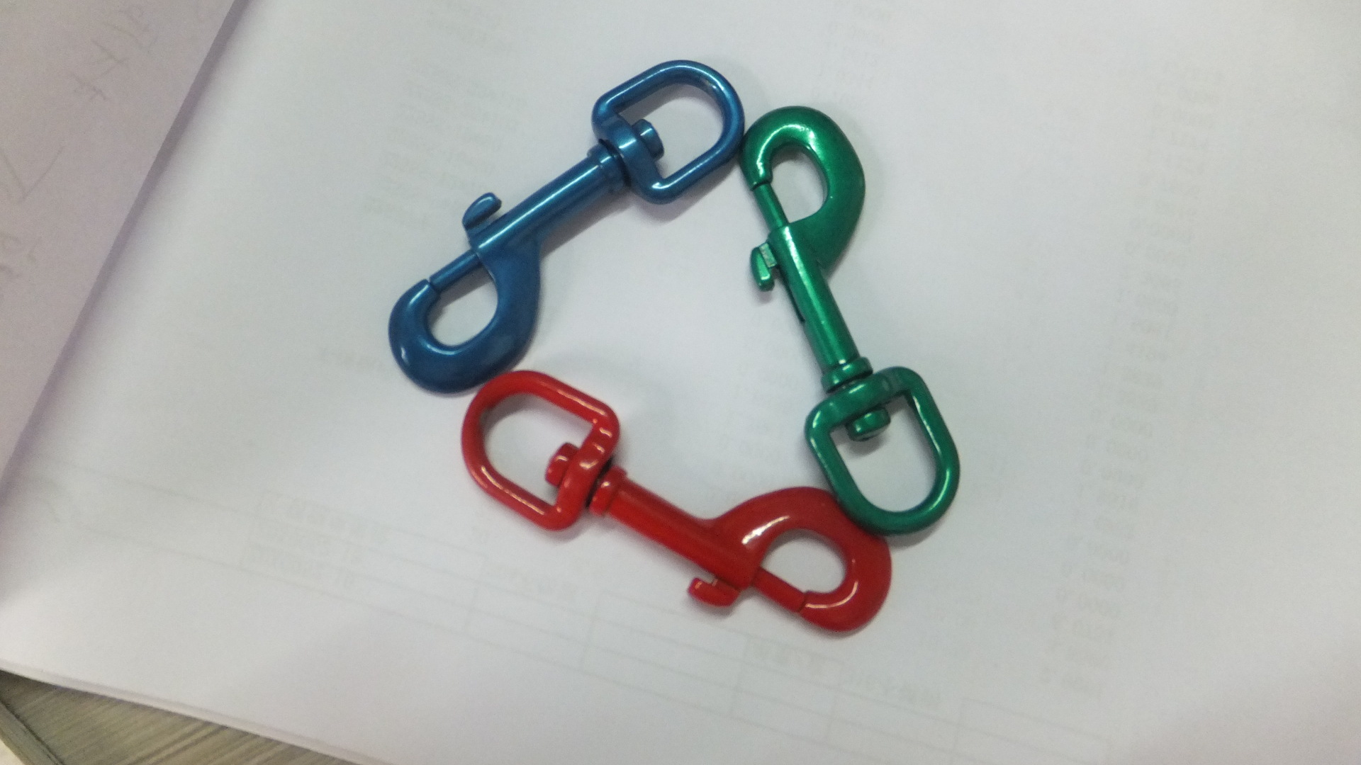 专业生产精美宠物钩扣狗扣红色狗扣兰色狗扣等五金索具