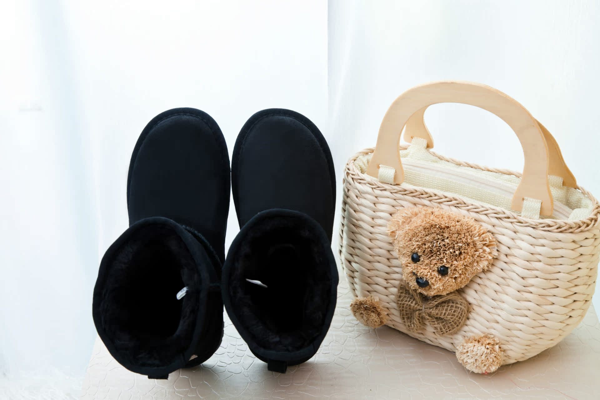 1049898444_1793995830