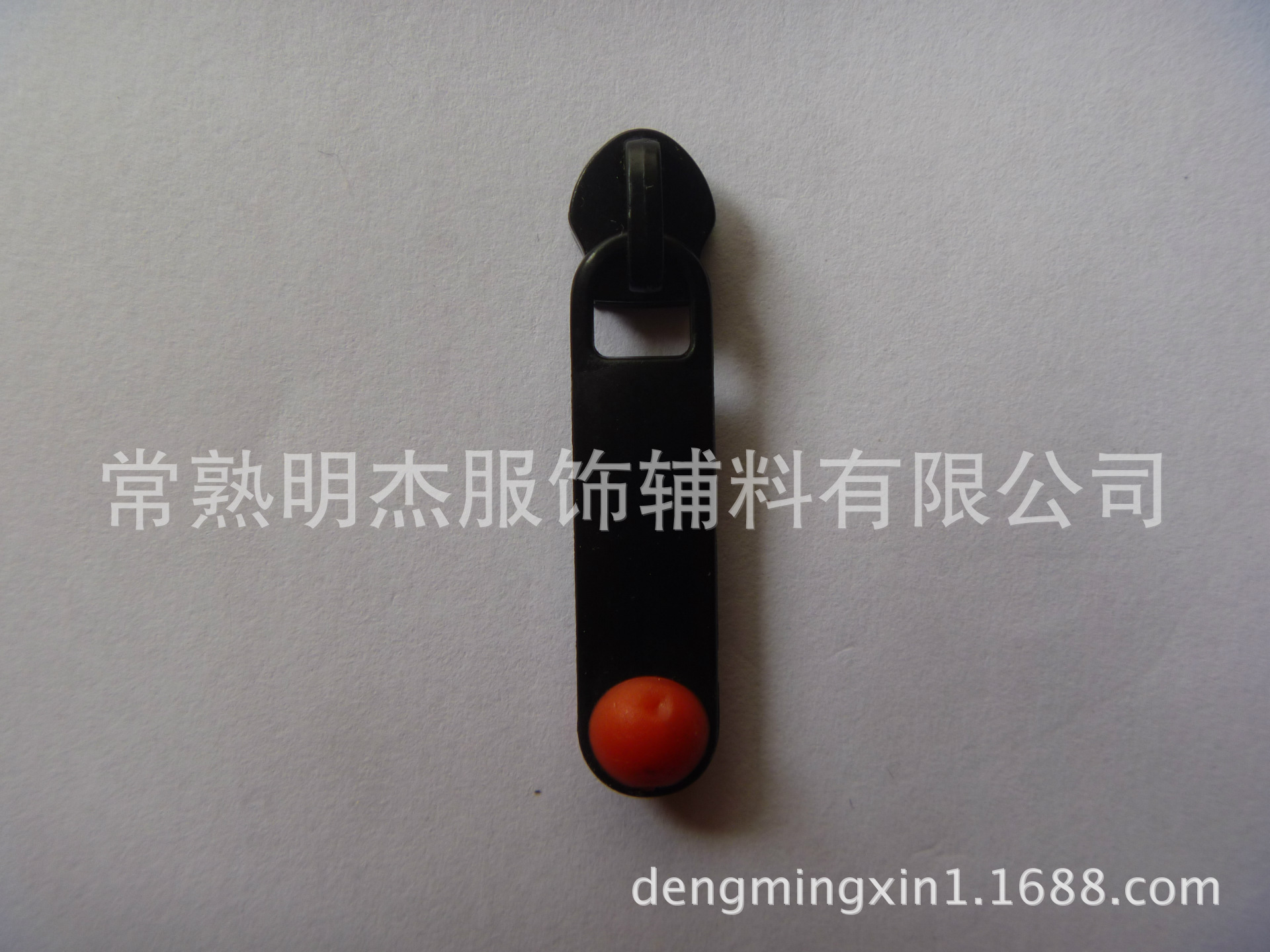 生产【箱包注塑拉头】注塑拉链头款式通用