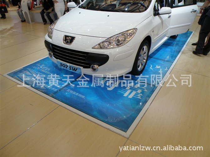 地台 汽车地台 4s店 商店 车展 会展 玻璃发光 木质可调地台