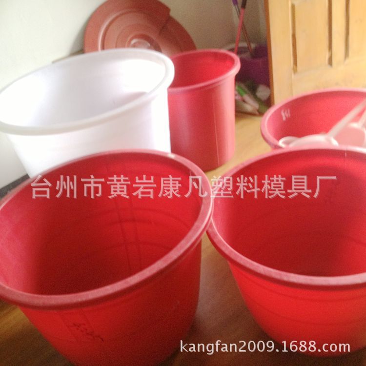 塑胶水缸模具价格，大型水桶模具用多大型号的注塑机生产