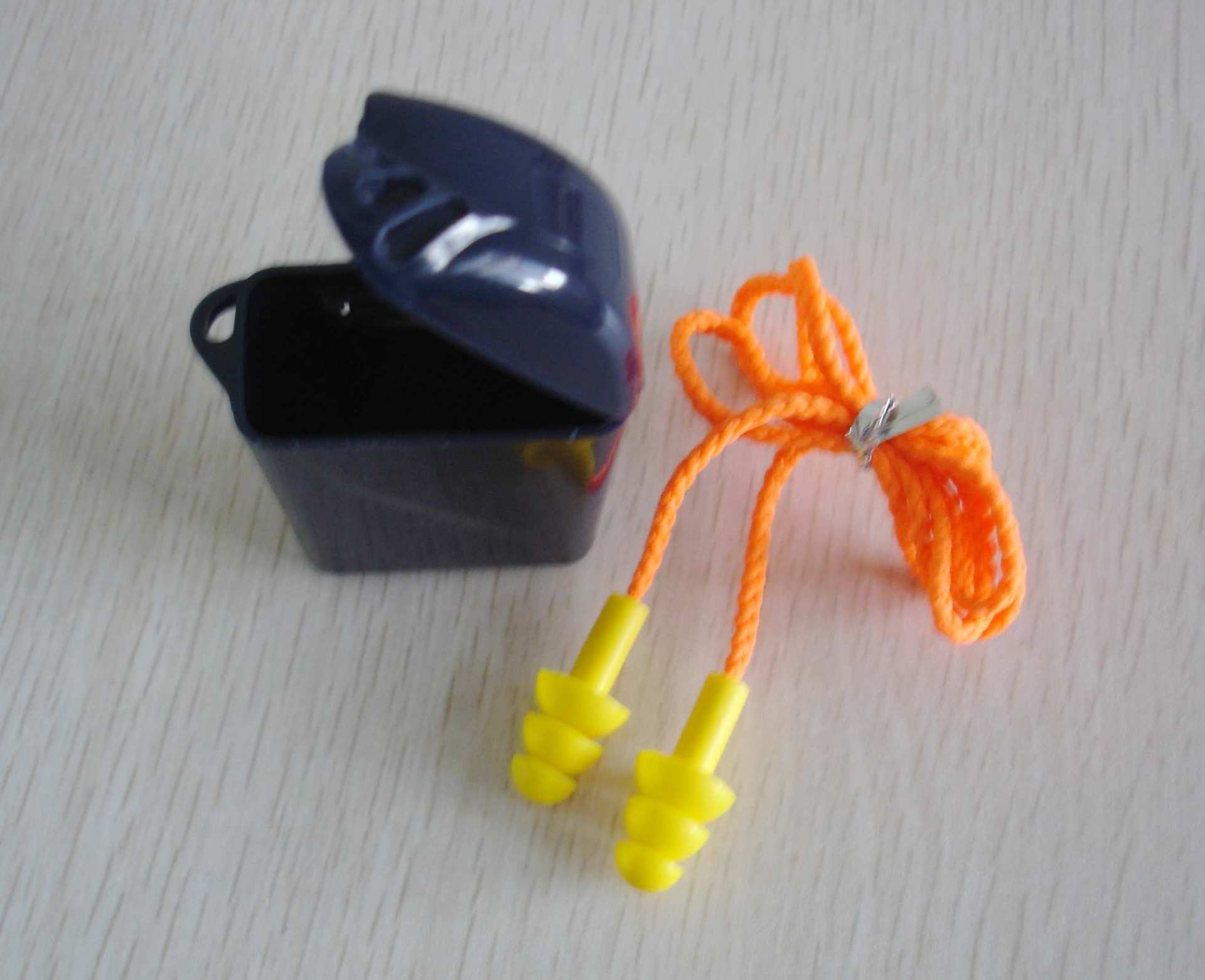 新款垃圾桶型盒装耳塞，实用便携