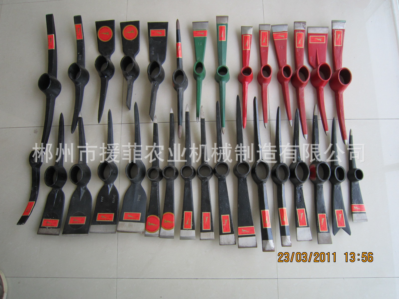 PICK出口南美锻打钢镐P401辊锻  钢镐木柄P406红色钢镐带木柄P407