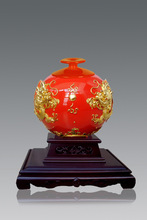 廠家出售擺飾花瓶木盒包裝陶瓷胎古典傳統生漆聚龍堂漆器工藝品