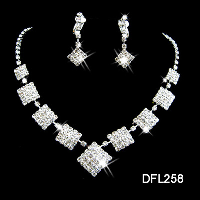 new pattern Korean Edition Bride jewelry fashion alloy Diamond Jewelry Necklace Rhinestone Gemstone Necklaces Manufactor