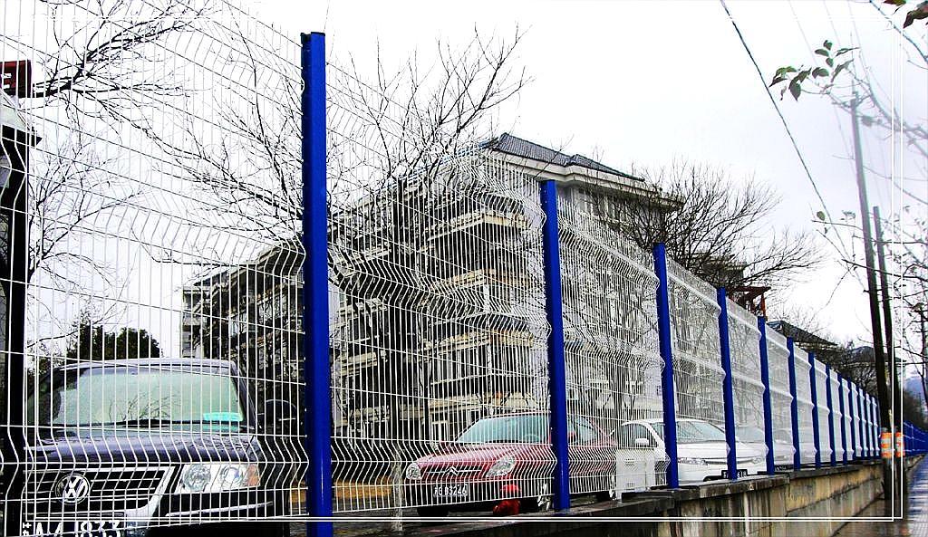 供应南通钢丝网围栏 质量为先 栏杆围栏可包安装厂区护栏学校
