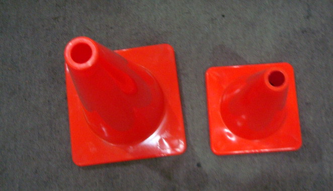 塑料路锥 pvc可回收材料 45cm高 锥形标 晶格贴膜 高强度路锥