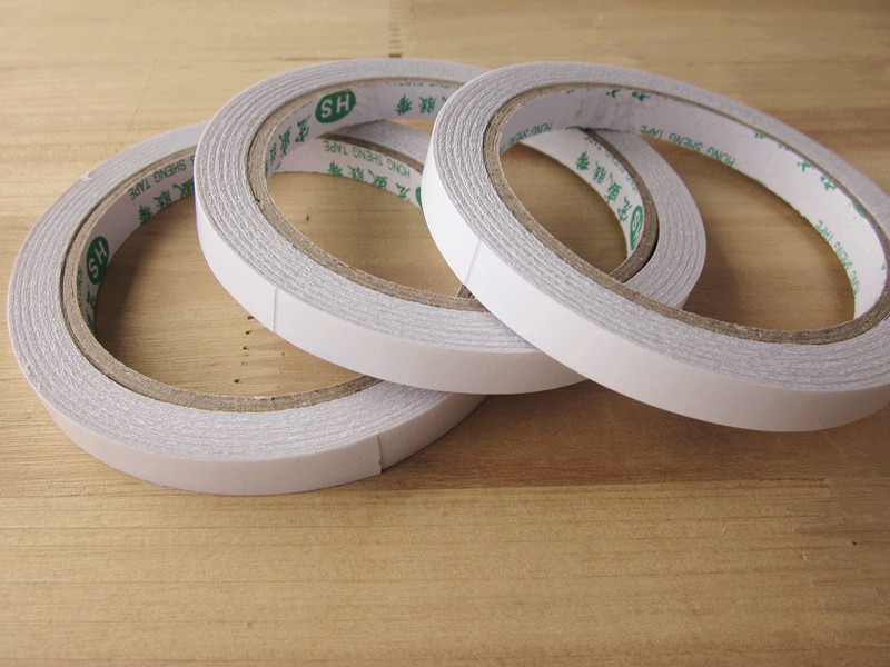 Adhesivo de doble cara 1cm de ancho fuerte adhesivo de doble cara adhesivo de papelería de poliéster adhesivo transparente blanco de doble cara al por mayor al por menor
