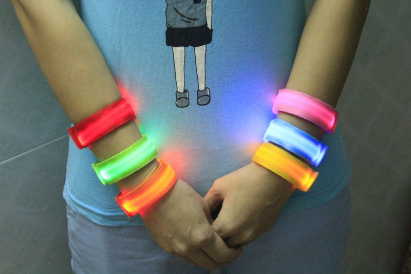 LED发光手腕带大号和小号6个色现货供应 (46)