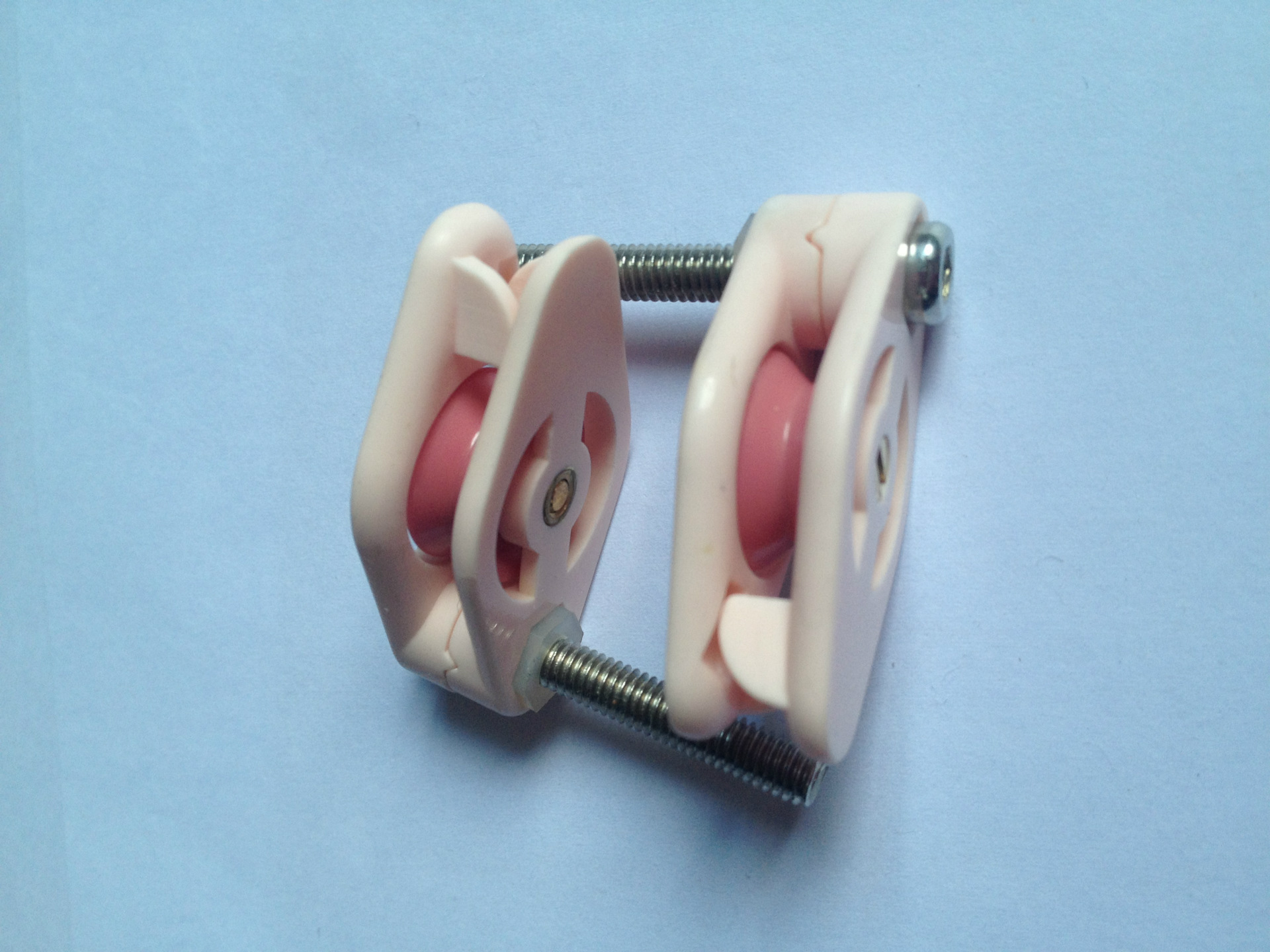 厂家专业供应优质防跳线器，陶瓷过线轮，绕线机防跳线器，陶瓷轮