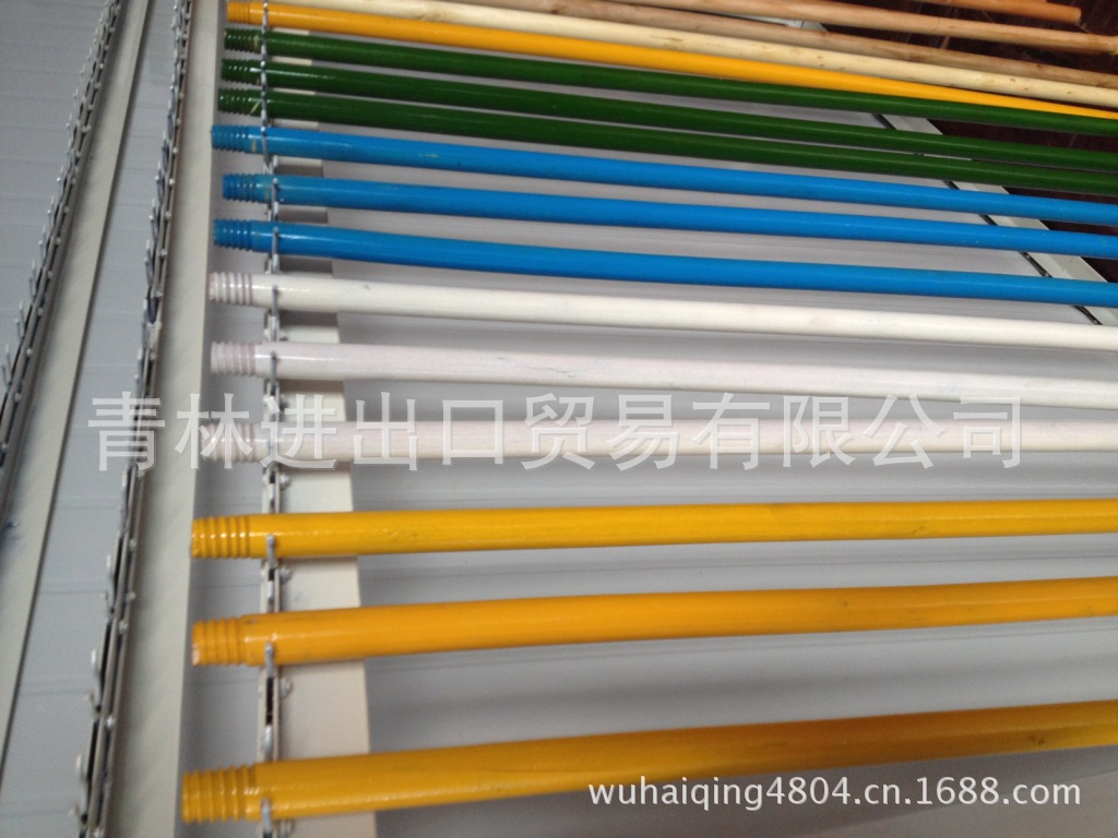 熱銷木製清漆掃把桿/拖把桿/木棒/掃把柄/拖把柄