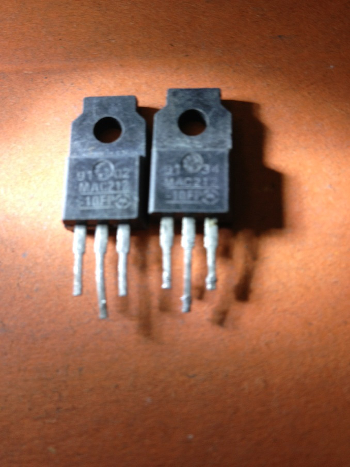 专营三极管批发MAC212A8FP MAC212现货供应 质量保证 价格优惠