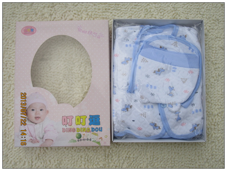 Coffret cadeau pour bébé - Vêtements + Fournitures - Ref 1962471 Image 4