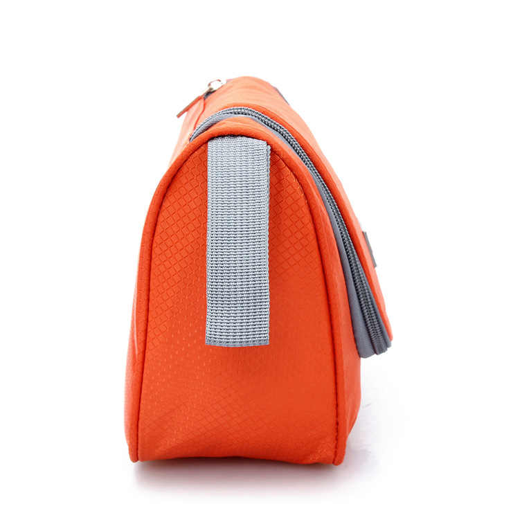 手拎橘色側麵圖