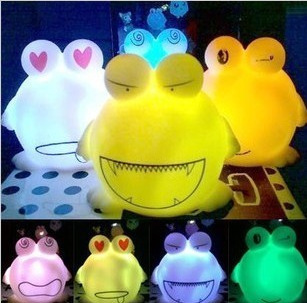 A090【廠家直銷】優質價廉 七彩大眼青蛙小夜燈 支持混批