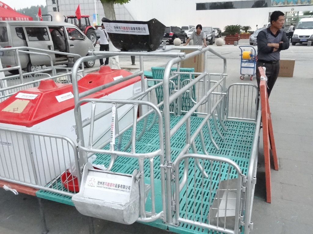 母猪产床漏粪地板复合材料漏粪板2米2漏粪地板漏粪沟保育育肥板畜