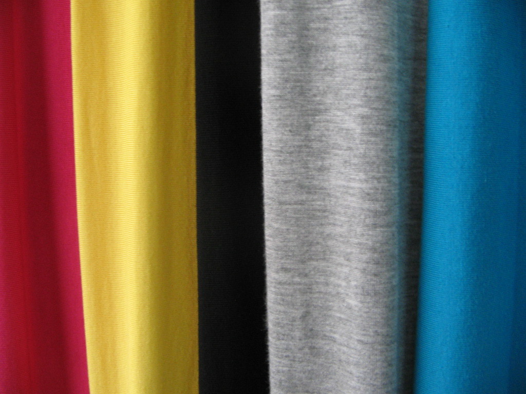 供应各种规格的棉盖丝针织布 单面汗布面棉低涤纶