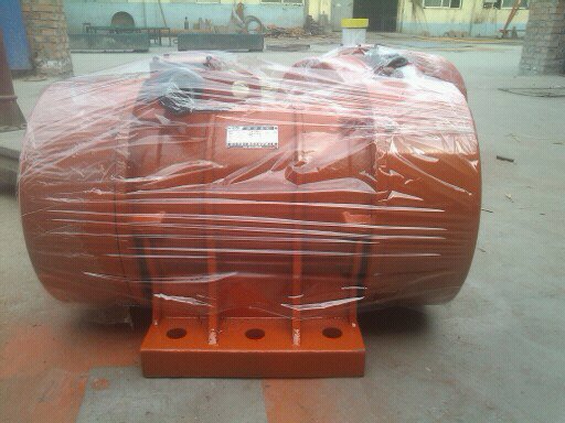 供应新久YZU-100-4震动电机 振动电机 5.5KW机械振动电机