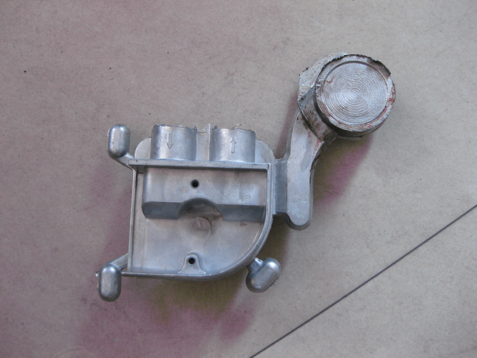 厂家 供应冷室压铸，抛丸处理