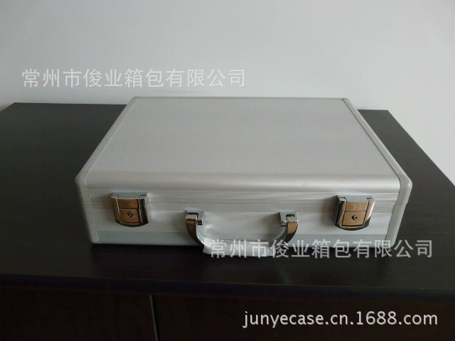 Наш завод специализируется на производстве приборных коробок по выгодным ценам.