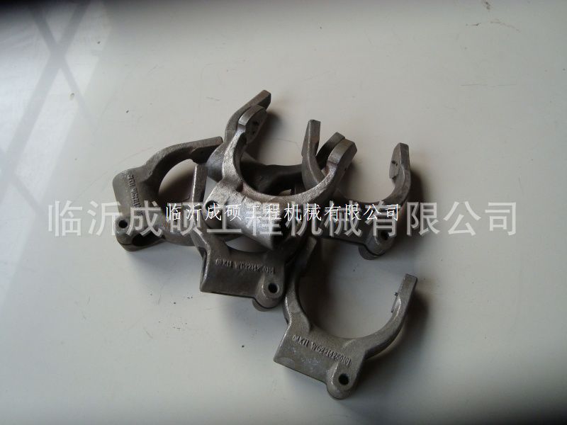 临工LGS820压路机离合器拨叉