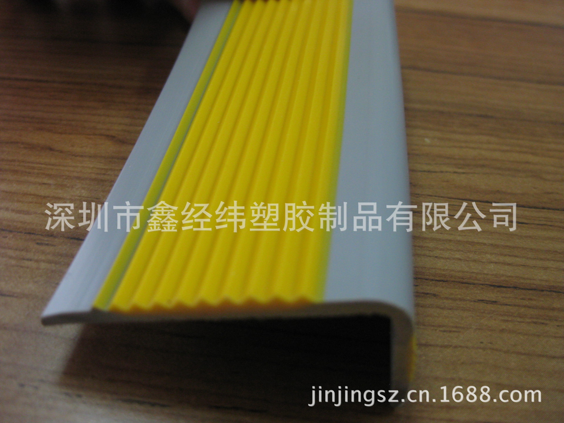 厂家供应楼梯踏步台阶止滑条 PVC软质楼梯防滑条 加厚自粘防滑贴-阿里巴巴