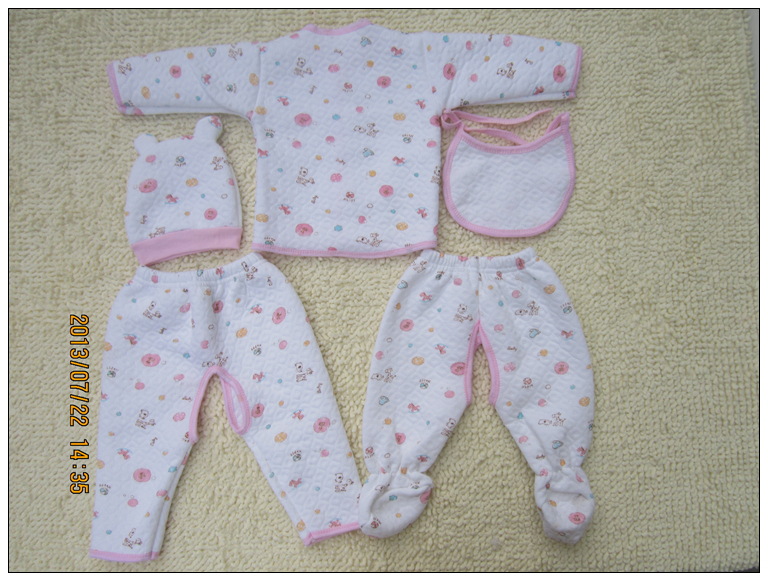 Coffret cadeau pour bébé - Vêtements + Fournitures - Ref 1962471 Image 8