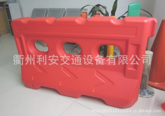 供应三孔水马，塑料围栏水马，道路交通安全设施