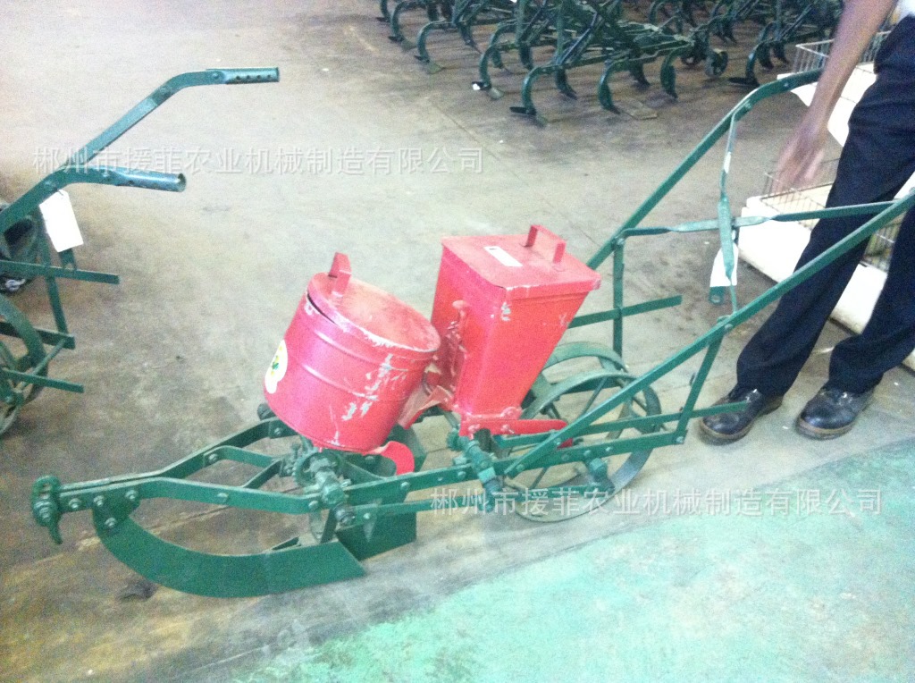 大量供应出口非洲畜力犁 ，步犁 ，畜力牵引犁，玉米播种机，犁耙