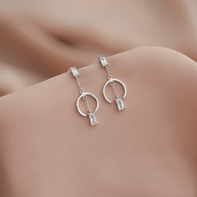 Малые геометрические серьги с tassels с цирконами, простой и элегантный дизайн