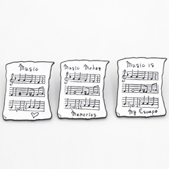 Japanese and Korean new brooches, cartoon music piano frets, sheet music, alloy dripping brooches, denim student clothing accessories