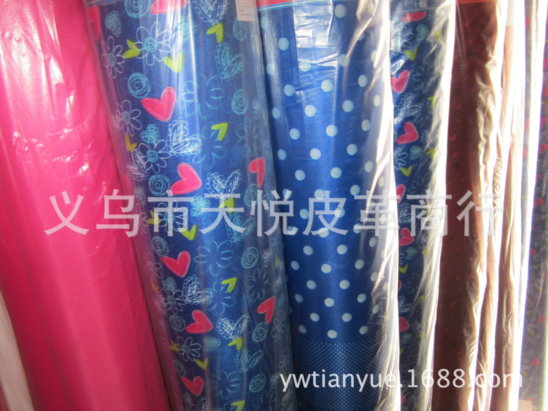 低价供应挡风被布料 摩托车电瓶车挡风被面料，多花型印花防雨布