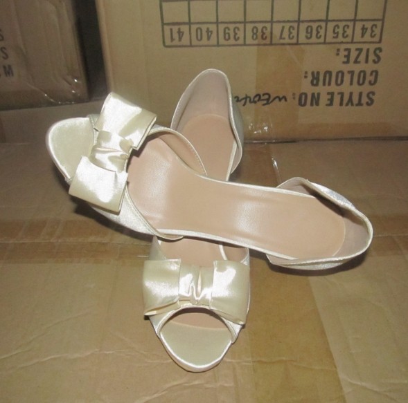 欧美外贸女鞋厂家 加工时尚凉鞋 包工包料代工生产时装高跟女凉鞋